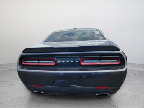 Used 2019 Dodge Challenger SXT image 4