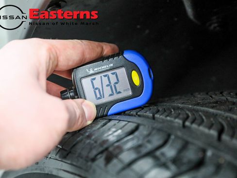 Used 2024 Chevrolet TrailBlazer RS w/ Driver Confidence Package image 35