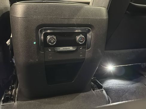 Used 2025 Chevrolet Suburban LT w/ Comfort Package AWD/4WD image 14