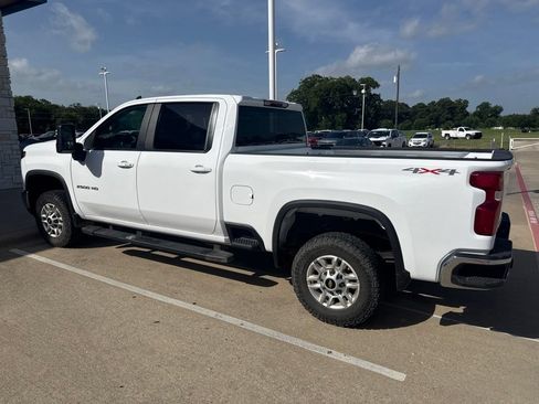 Used 2024 Chevrolet Silverado 2500 LT AWD/4WD image 2