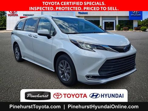 Certified 2023 Toyota Sienna XLE FWD image 1