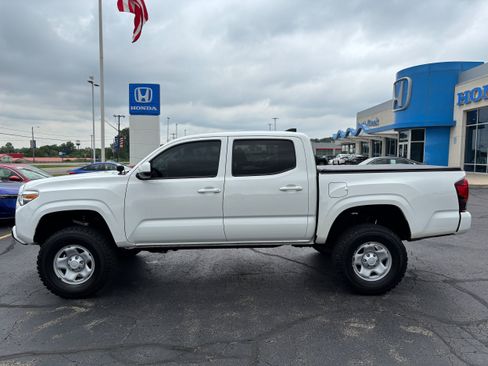 Used 2020 Toyota Tacoma SR AWD/4WD image 1