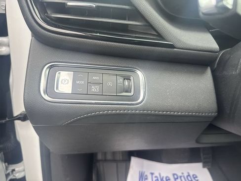 Used 2025 Buick Enclave Sport Touring w/ Power Package AWD/4WD image 17