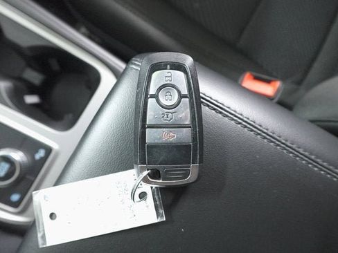 Used 2022 Ford Explorer XLT image 31