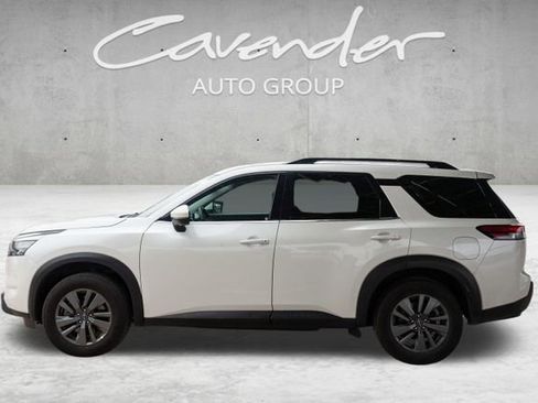 Used 2024 Nissan Pathfinder SV image 4