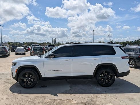 Used 2025 Jeep Grand Cherokee L Limited w/ Black Appearance Package RWD image 5