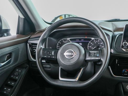 Used 2022 Nissan Rogue SV FWD image 12