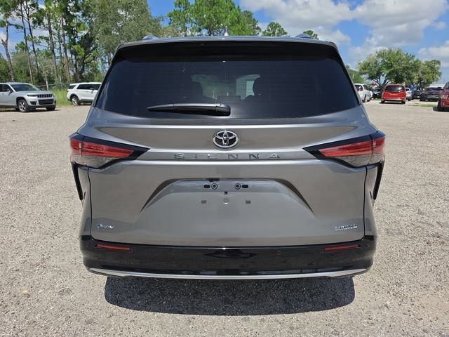 Used 2026 Toyota Sienna Limited FWD image 5