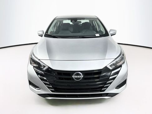 Used 2025 Nissan Versa SV FWD image 2