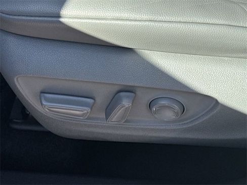 Used 2022 Toyota Highlander XLE image 49