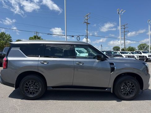Used 2025 Nissan Armada SV AWD/4WD image 6