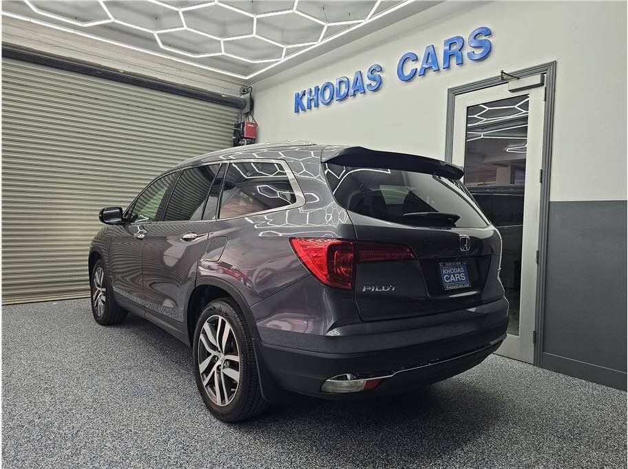 Used 2017 Honda Pilot Touring image 3