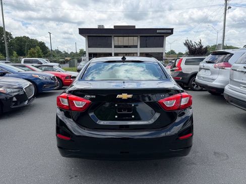 Used 2018 Chevrolet Cruze LT FWD image 5