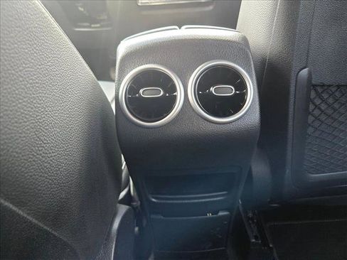 Used 2025 Mercedes-Benz GLB 250 image 19