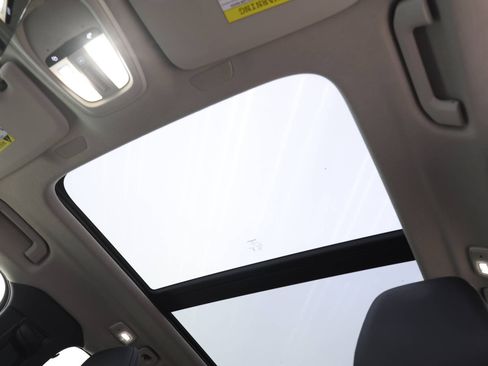 Used 2025 Volvo XC40 B5 Ultra w/ Protection Package Premier image 21