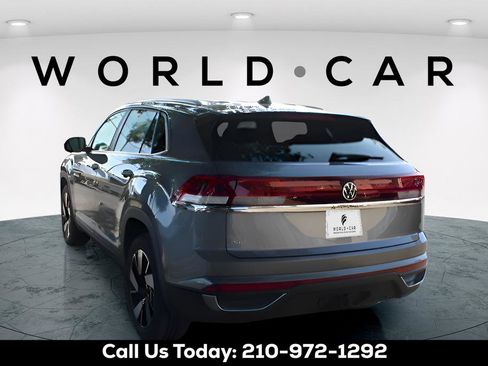 Used 2024 Volkswagen Atlas Cross Sport SE FWD image 5