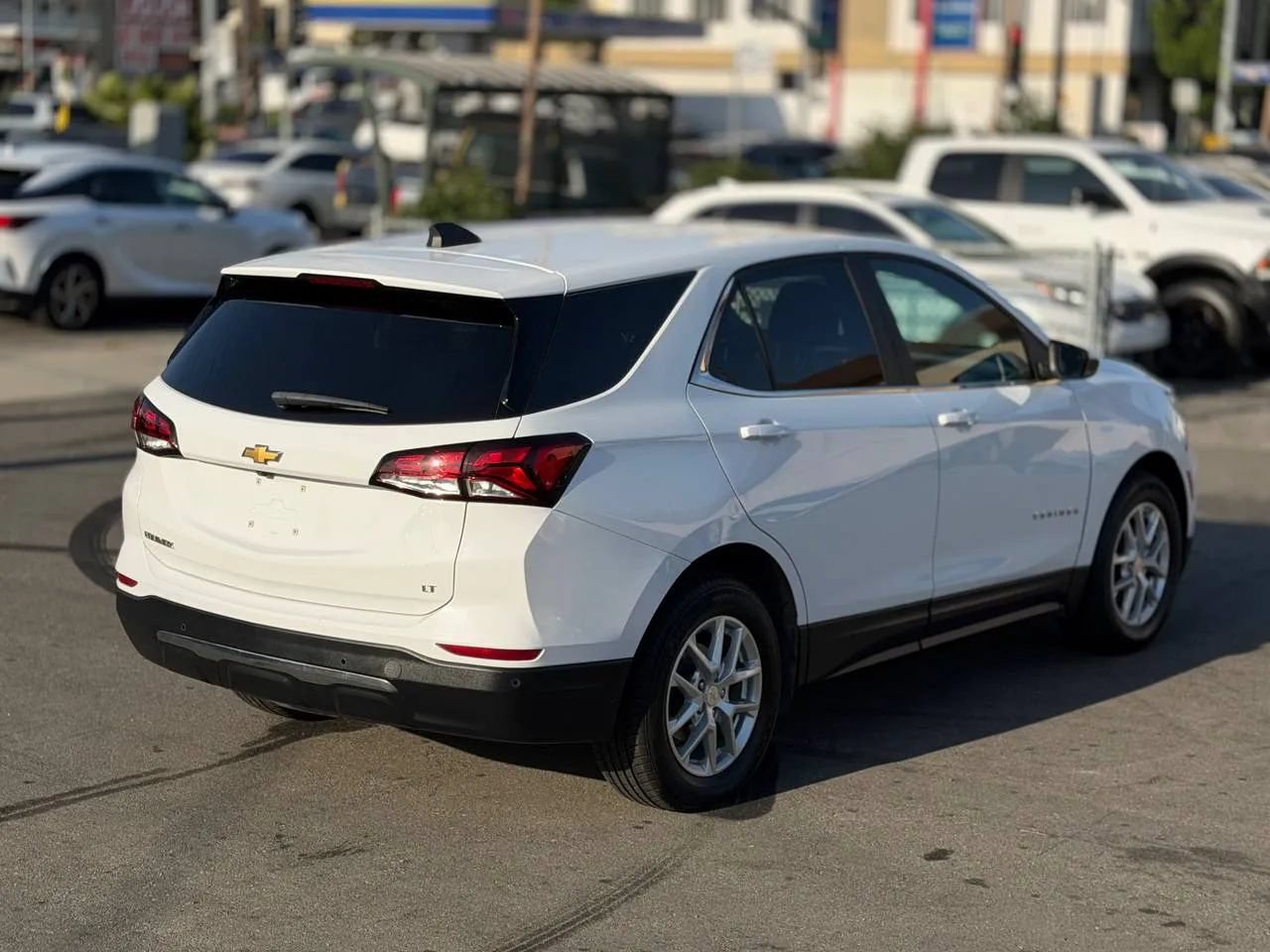 Used 2023 Chevrolet Equinox LT FWD image 17