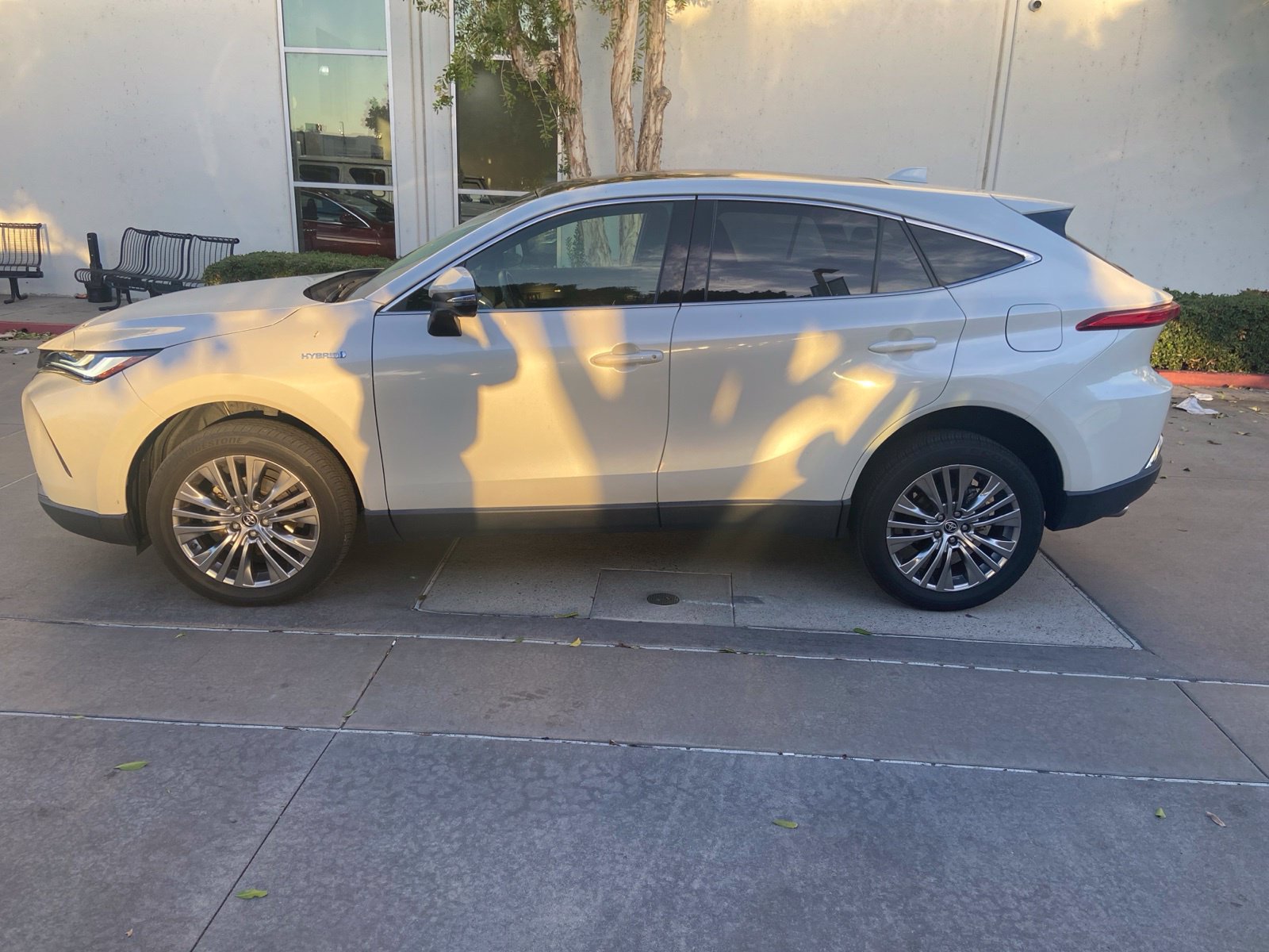 Used 2021 Toyota Venza Limited w/ Advanced Technology Package AWD/4WD image 2