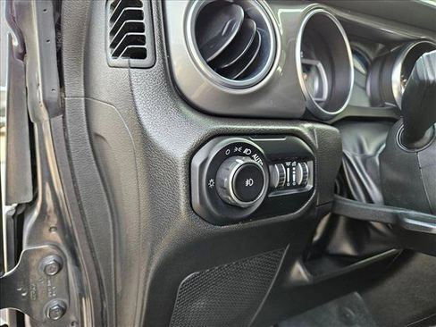 Used 2022 Jeep Wrangler Unlimited Sahara w/ Safety Group AWD/4WD image 10