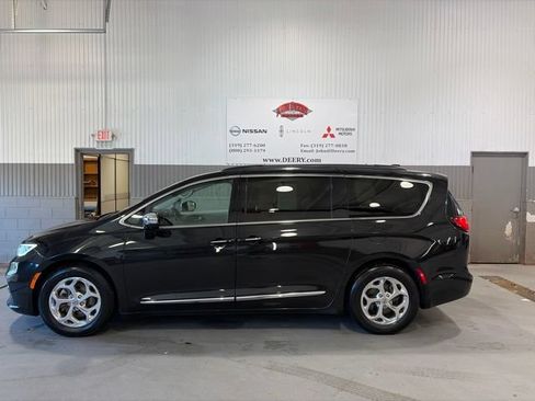 Used 2022 Chrysler Pacifica Limited FWD image 7