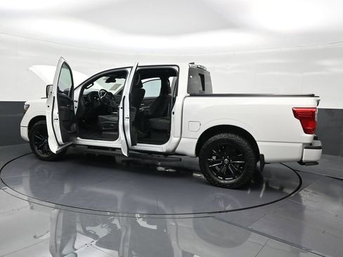 Used 2023 Nissan Titan SV w/ SV Convenience Package image 35