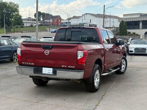 Used 2018 Nissan Titan SV AWD/4WD image 4