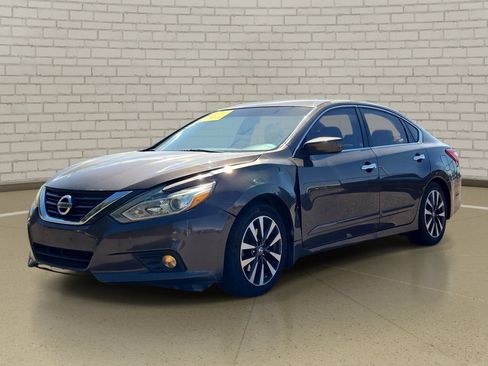 Used 2017 Nissan Altima 2.5 SV FWD image 1
