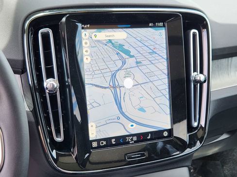 New 2025 Volvo XC40 B5 Ultra w/ Climate Package image 11