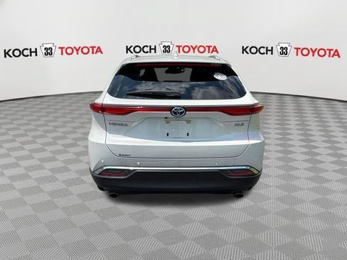 Used 2024 Toyota Venza XLE AWD/4WD image 7