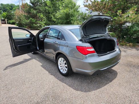Used 2012 Chrysler 200 Touring FWD image 7