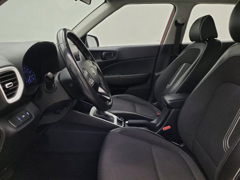 Used 2022 Hyundai Venue Limited image 17