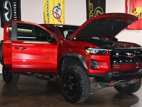 Used 2025 Chevrolet Colorado ZR2 w/ Technology Package AWD/4WD image 89