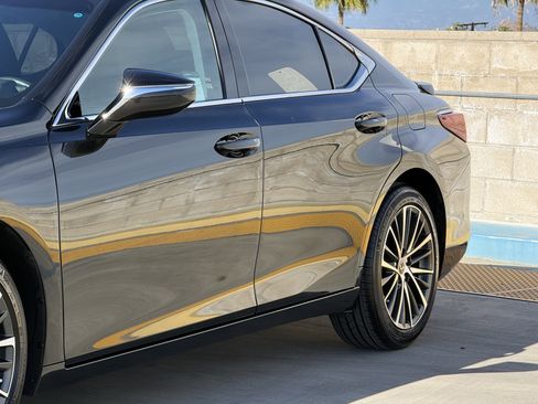 Certified 2025 Lexus ES 300h w/ Premium Package image 8