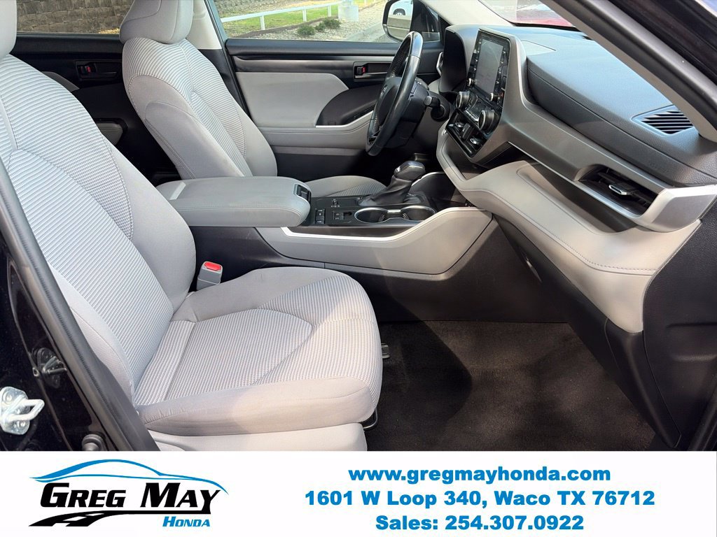 Used 2021 Toyota Highlander LE FWD image 13