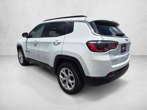 Used 2024 Jeep Compass Latitude AWD/4WD image 8