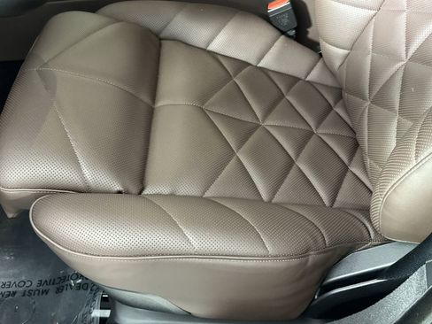 Used 2025 BMW 740i xDrive image 16