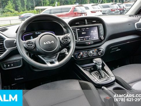 Used 2025 Kia Soul LX w/ LX Technology Package FWD image 28