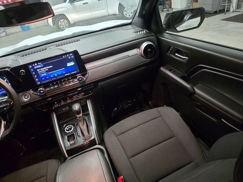 Used 2023 Chevrolet Colorado LT w/ LT Convenience Package II image 35