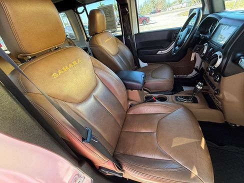 Used 2015 Jeep Wrangler Unlimited Sahara w/ Connectivity Group image 19