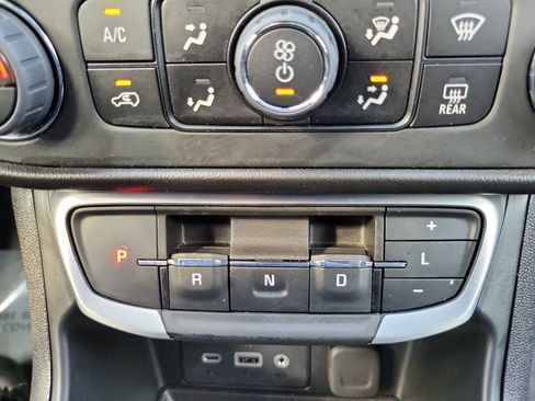 Used 2023 GMC Terrain SLE w/ Driver Convenience Package image 24