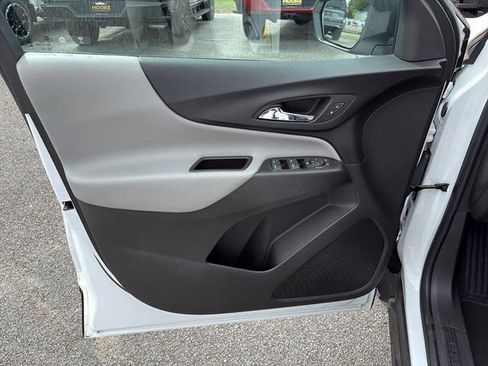 Used 2023 Chevrolet Equinox LS w/ LS Convenience Package FWD image 27
