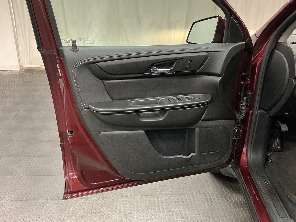 Used 2017 Chevrolet Traverse LT w/ Style and Technology Package AWD/4WD image 17