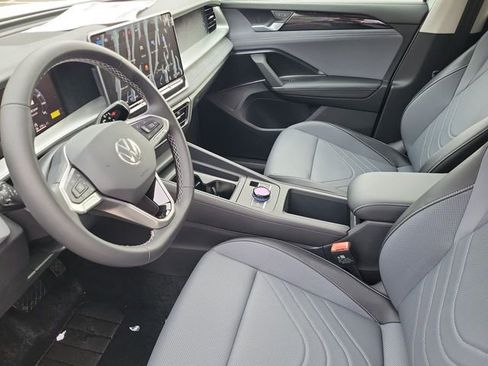 New 2026 Volkswagen Tiguan SE image 11