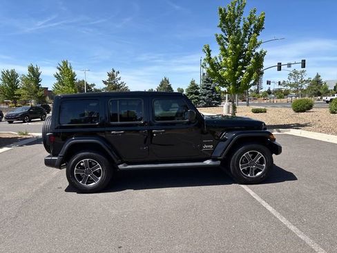 Used 2023 Jeep Wrangler Unlimited Sahara AWD/4WD image 2