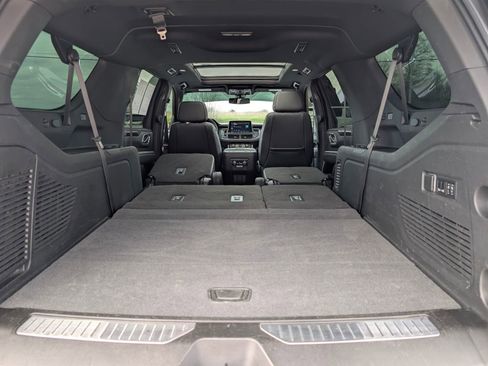 Used 2022 Chevrolet Suburban RST w/ Luxury Package AWD/4WD image 36