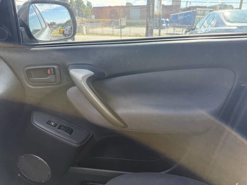 Used 2005 Toyota RAV4 2WD image 23