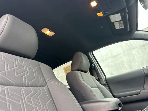 Used 2019 Toyota Tacoma TRD Sport image 16