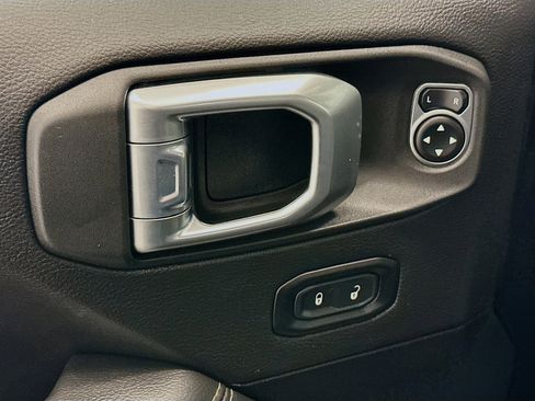 Used 2021 Jeep Wrangler Unlimited Sahara image 15