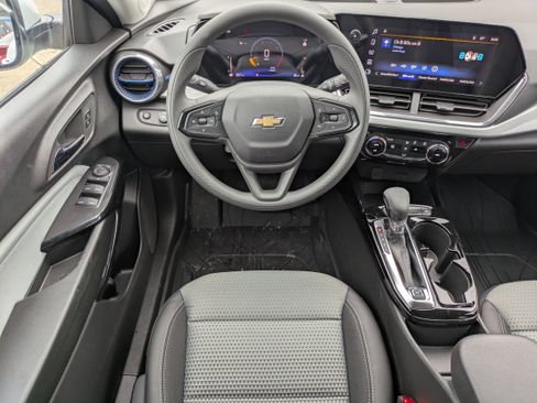 New 2026 Chevrolet Trax LT image 4