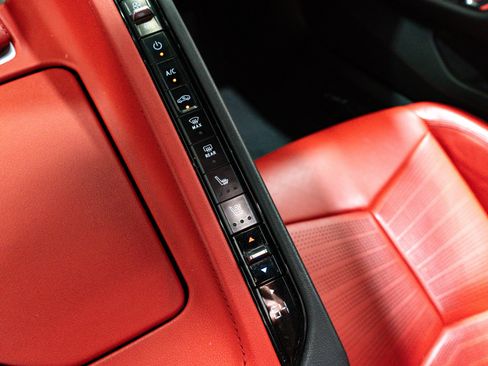 Used 2020 Chevrolet Corvette Stingray Preferred Cpe w/ 2LT Preferred Equipment Group image 27